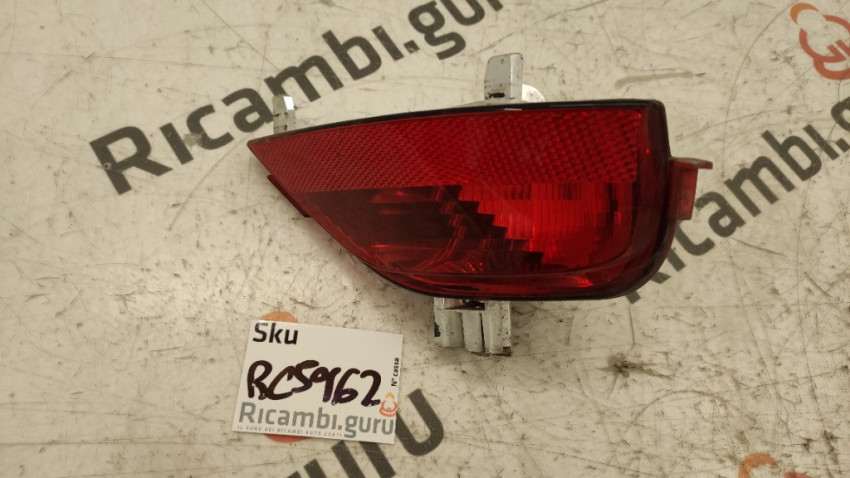 CATARIFRANGENTI PER BAULETTO POSTERIORE 42 LITRI GTS PIAGGIO - 602782M - Vespa Piaggio Ricambi