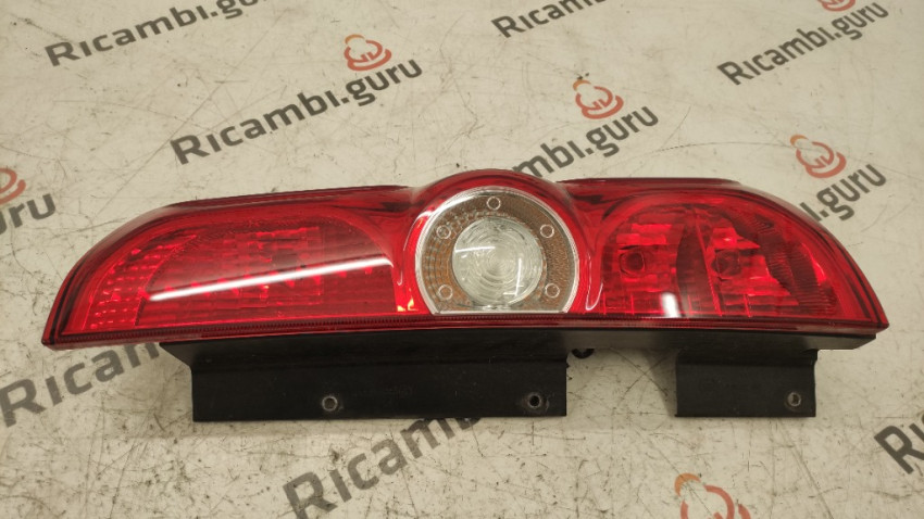 FANALE POSTERIORE SINISTRO FIAT DOBLO DAL 2015 (2 PORTE