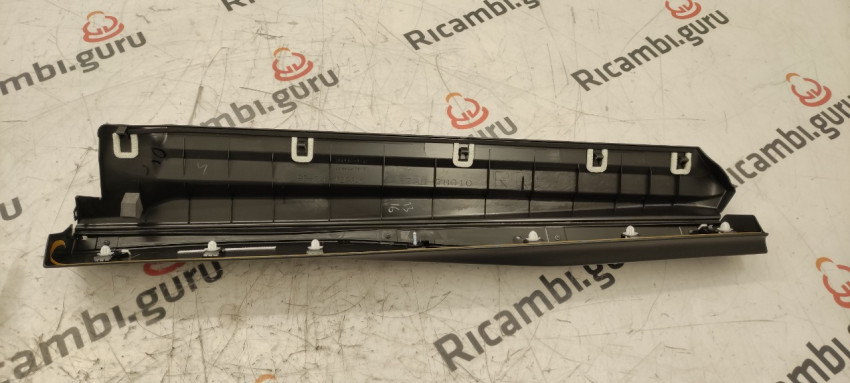 Modanatura Porta Posteriore Mercedes W123 | Grigio Senza Fregio - 7