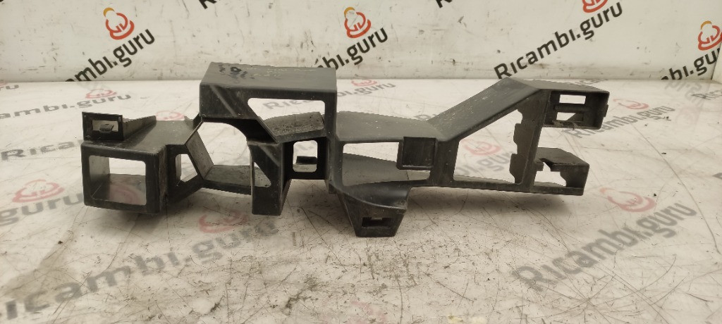 Supporto Paraurti Posteriore Destro Dacia sandero